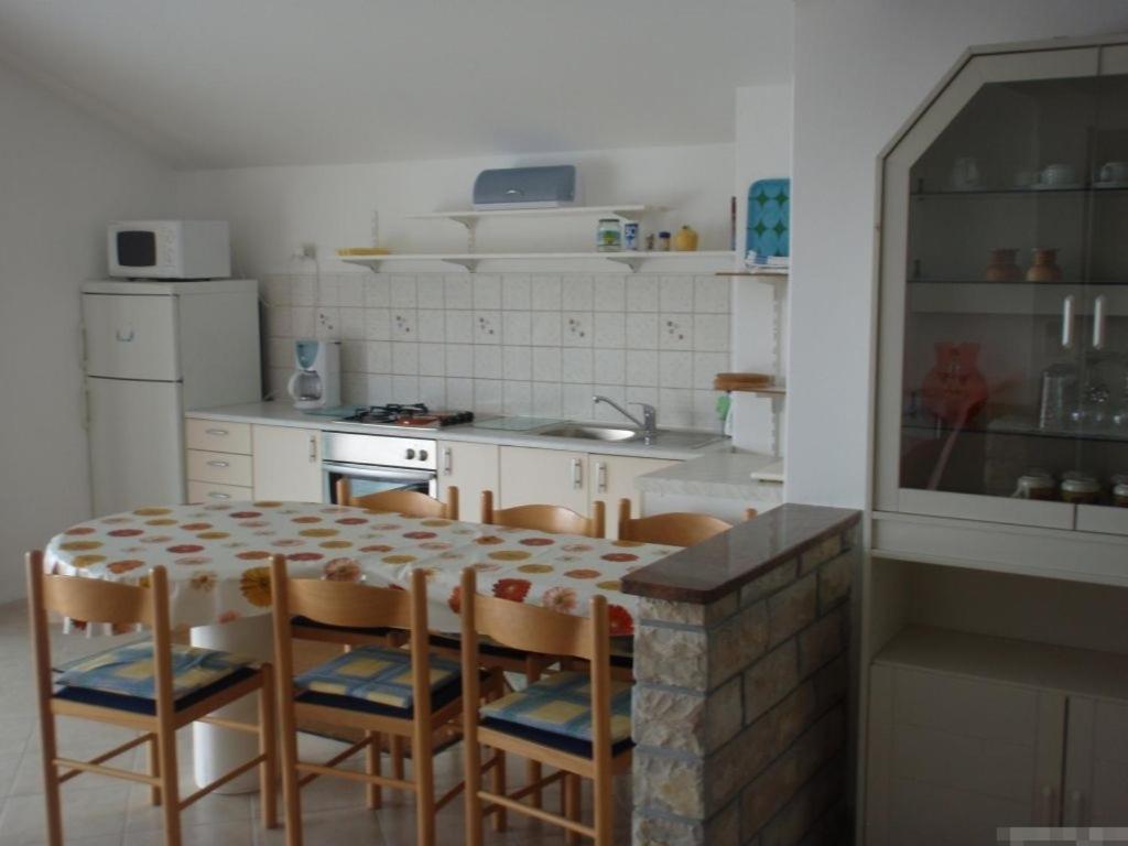 Apartment In Kukljica With Sea View, Terrace, Air Conditioning, Wi-Fi מראה חיצוני תמונה