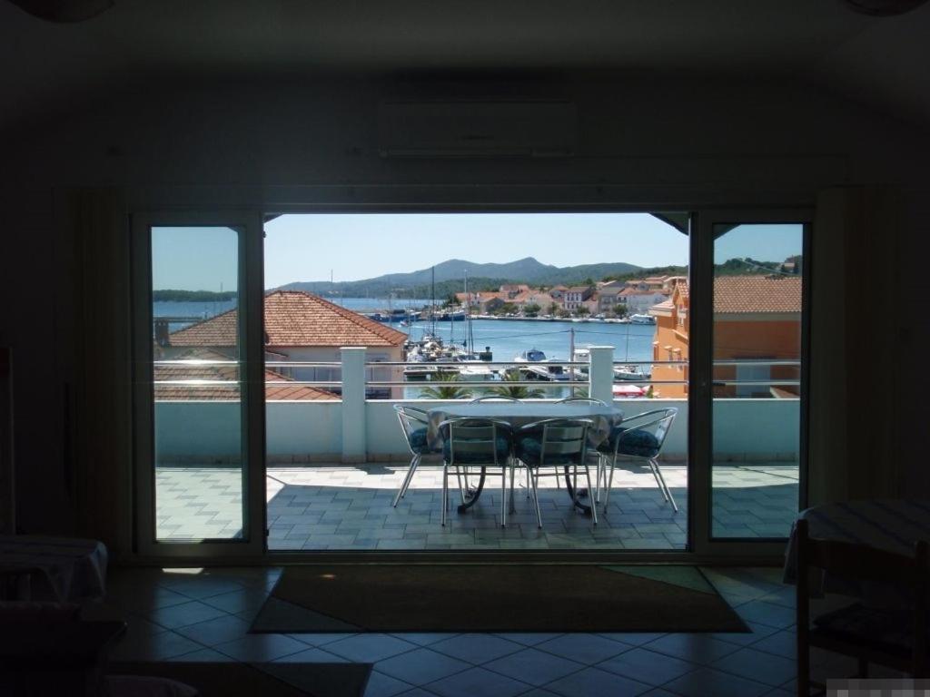 Apartment In Kukljica With Sea View, Terrace, Air Conditioning, Wi-Fi מראה חיצוני תמונה