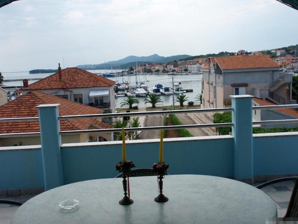 Apartment In Kukljica With Sea View, Terrace, Air Conditioning, Wi-Fi מראה חיצוני תמונה
